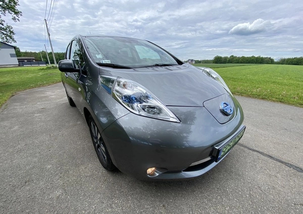 Nissan Leaf cena 53900 przebieg: 65000, rok produkcji 2017 z Dęblin małe 596